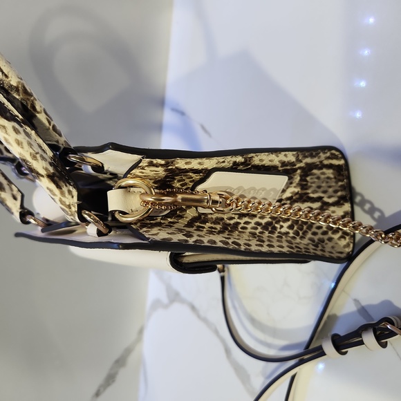 Coach Mini Pepper Crossbody. NWT - Picture 4 of 7